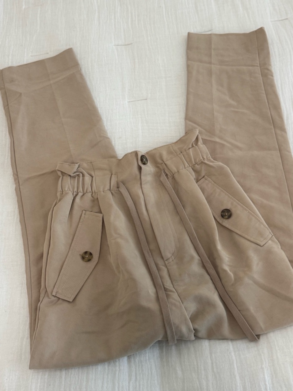 H&M Women's Cargo Jogger Pants in Taupe